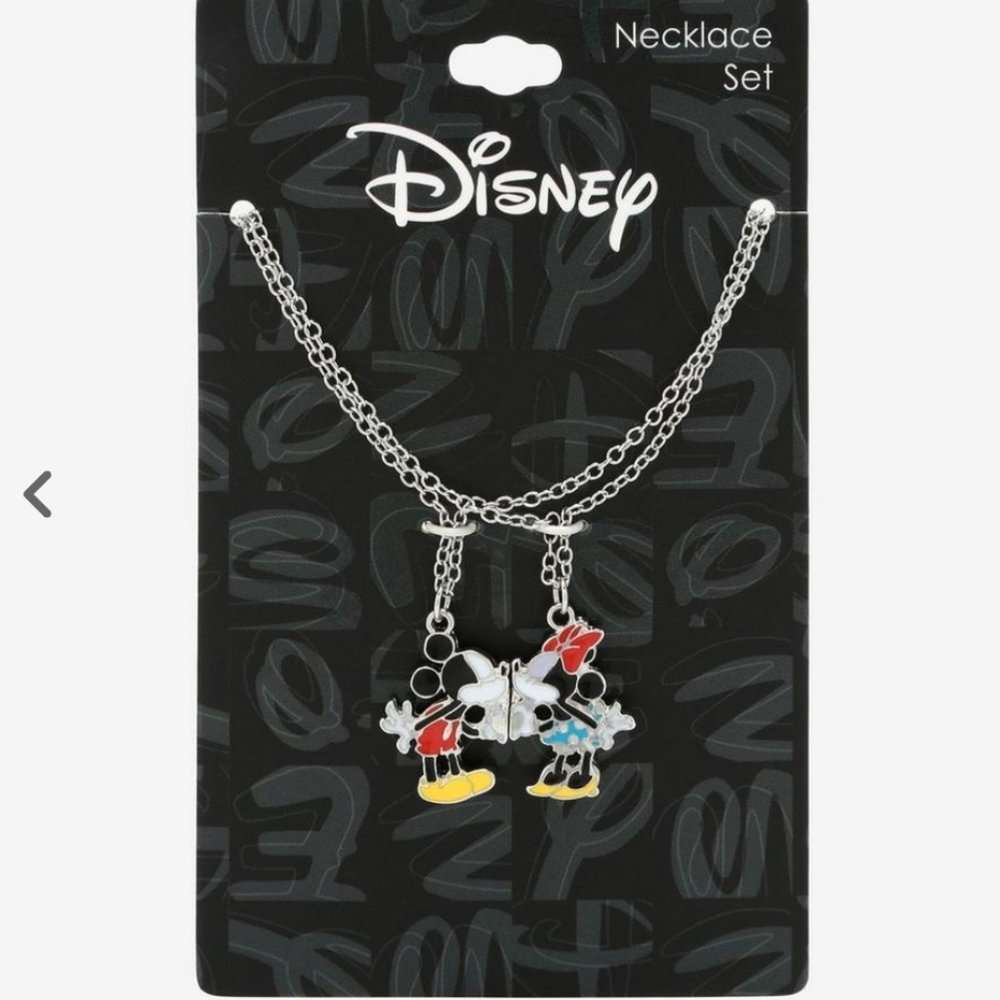 Disney Mickey & Minnie Kissing Necklace Set